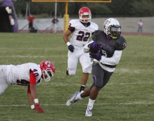 Lemoore's Reggie Davis on his way to a Tiger touchdown.
